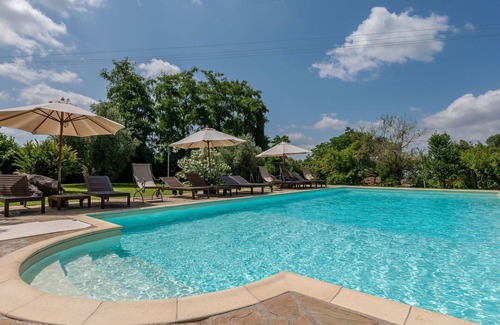 Poggi del Sasso Villa | Lovely apartment in villa for 2 guests with WIFI, A/C, pool, TV, patio and pets allowed