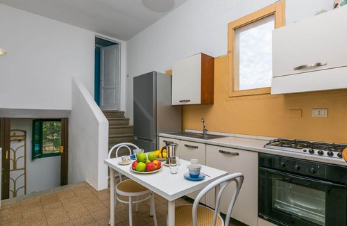 Follonica Villa | Lovely apartment in villa for 6 people with pool, WIFI, TV, patio and pets allowed