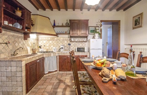 Poggiarello Villa | Lovely apartment in villa with WIFI, pool, TV, terrace and pets allowed, close to San Gimignano