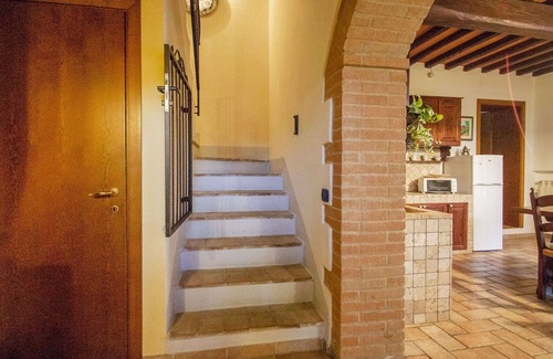 Poggiarello Villa | Lovely apartment in villa with WIFI, pool, TV, terrace and pets allowed, close to San Gimignano