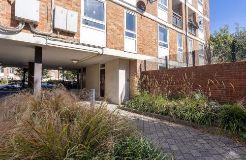 Poplar Apartment | Lovely apartment in London