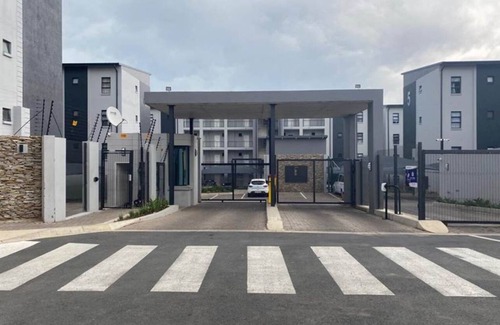 Greater Johannesburg Metropolitan Area Apartment | Lovely apartment in Midrand next to gautrain station and shopping centr.