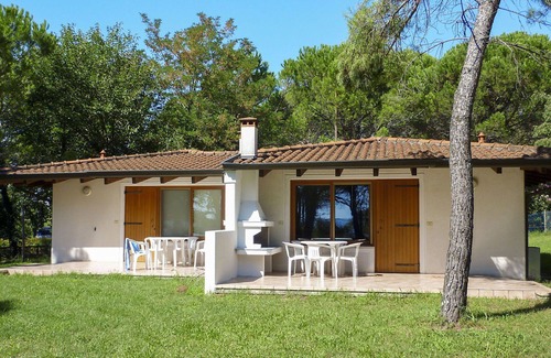 Aquileia House | Lovely apartment in villa for 6 people with A/C, WIFI, pool, TV and terrace