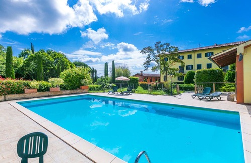 Fucecchio Villa | Lovely apartment in villa for 15 people with A/C, hot tub, private pool, WIFI, TV and pets allowed