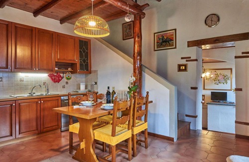 Porlezza House | Lovely apartment in villa for 5 people with pool, WIFI, TV, patio and parking