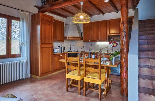 Porlezza House | Lovely apartment in villa for 5 people with pool, WIFI, TV, patio and parking