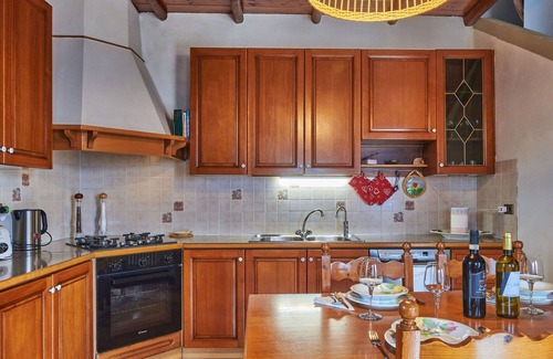 Porlezza House | Lovely apartment in villa for 5 people with pool, WIFI, TV, patio and parking