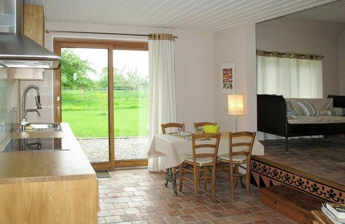 Victot - Pontfol House | Lovely apartment in villa for 3 guests with WIFI, pool, TV, patio and pets allowed
