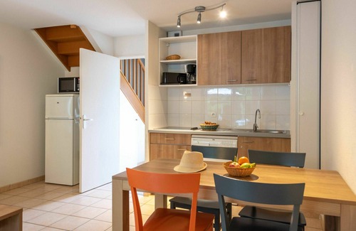 Saumur House | Lovely apartment in villa for 4 guests with pool, internet, TV, terrace and pets allowed