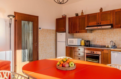 Dervio Villa | Lovely apartment in villa for 6 people with WIFI, A/C, TV and patio