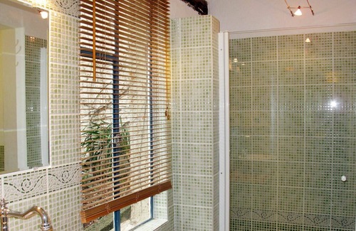 Vence Villa | Lovely apartment in villa for 4 guests with pool, WIFI, TV, terrace, pets allowed and parking