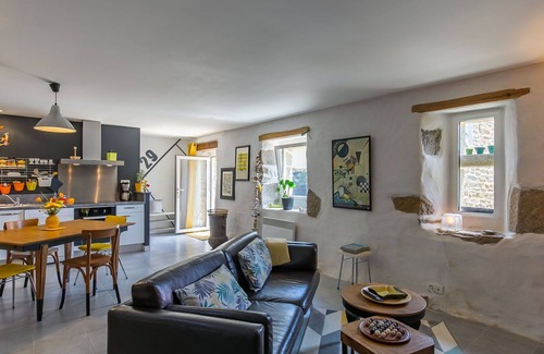 Tregunc House | Lovely apartment in villa for 4 people with WIFI, TV, terrace and parking