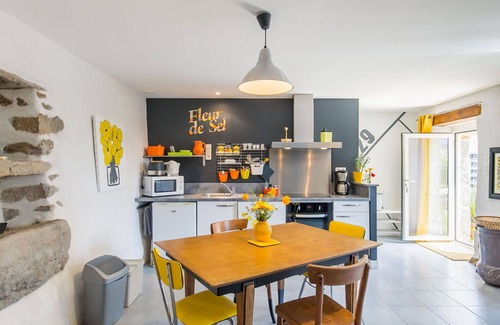 Tregunc House | Lovely apartment in villa for 4 people with WIFI, TV, terrace and parking