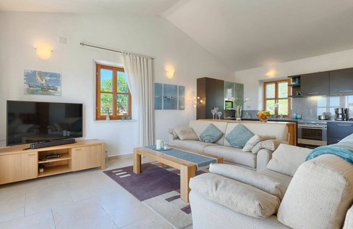 Bibali House | Lovely apartment in villa for 6 people with pool, A/C, WIFI, TV and terrace