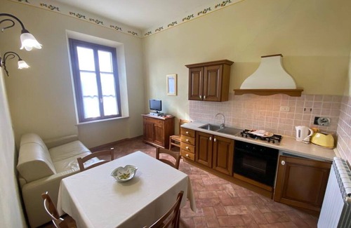 Casole d'Elsa House | Lovely apartment in villa for 2 guests with WIFI, pool, TV, patio and panoramic view