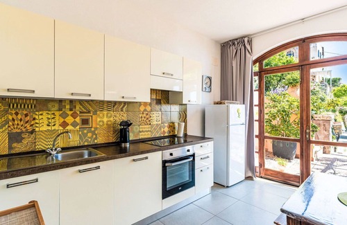 Finale Ligure Apartment | Lovely apartment for 5 people with A/C, WIFI, TV and patio