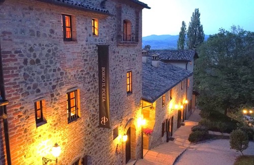 Umbertide Villa | Lovely apartment in villa for 6 guests with A/C, WIFI, pool, TV and patio