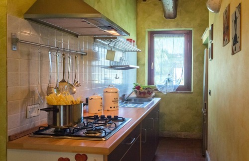 Montefiascone Villa | Lovely apartment in villa with pool, WIFI, TV, patio, pets allowed and panoramic view