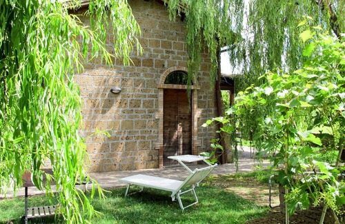 Montefiascone Villa | Lovely apartment in villa with pool, WIFI, hot tub, TV, patio, pets allowed and panoramic view