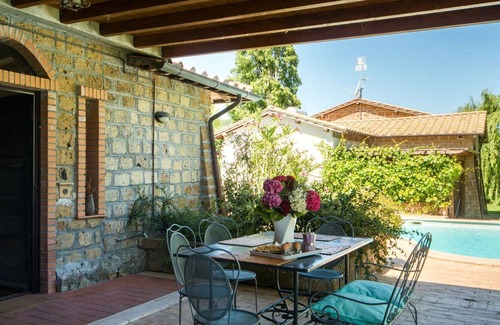 Montefiascone Villa | Lovely apartment in villa with pool, WIFI, TV, patio, pets allowed, panoramic view and parking
