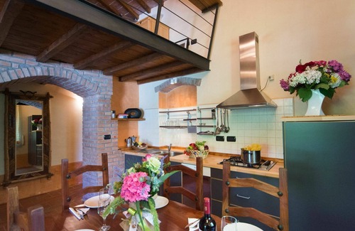 Montefiascone Villa | Lovely apartment in villa with hot tub, WIFI, pool, TV, patio, pets allowed and panoramic view