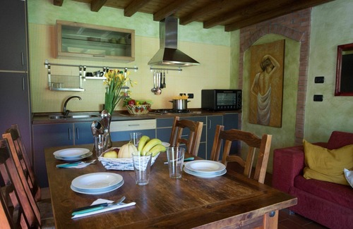 Montefiascone Villa | Lovely apartment in villa for 6 people with WIFI, pool, TV, patio, pets allowed and panoramic view