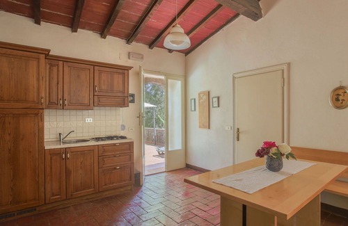 Monteriggioni Villa | Lovely apartment in villa for 4 guests with pool, WIFI, TV, patio, pets allowed and panoramic view