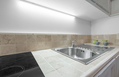 Monteriggioni Apartment | Lovely apartment for 2 guests with A/C, WIFI, pool, TV and pets allowed, close to Siena