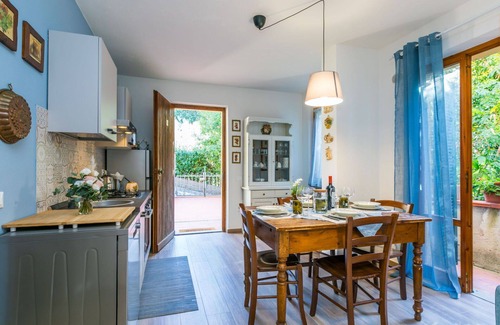 Montescudaio Apartment | Lovely apartment for 4 people with pool, WIFI, A/C, TV, patio and pets allowed