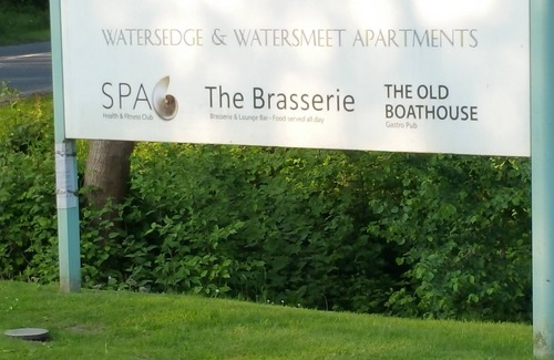 South Cerney Apartment | Lovely Apartment near Water Parks