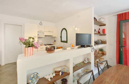 Lacco Ameno Villa | Lovely apartment near San Montano Bay and Negombo Thermal Park