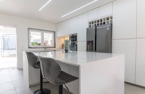 Corroios Villa | Lovely Aroeira Villa | 3 Bedrooms | Villa Martha | Pleasant Pool Area | Great.