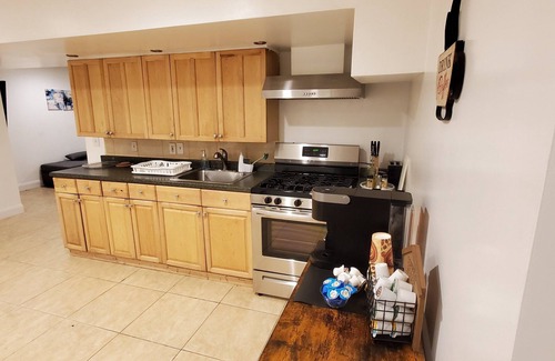 Elwood House | Lovely Basement with 2 Bedrooms and Kitchen