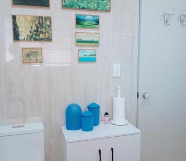 Collingwood Park Bed & Breakfast | Lovely, bright single bedroom, private bathroom, coffee beakfast, relax, near shopping Malls