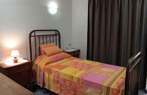 Collingwood Park Bed & Breakfast | Lovely, bright single bedroom, private bathroom, coffee beakfast, relax, near shopping Malls