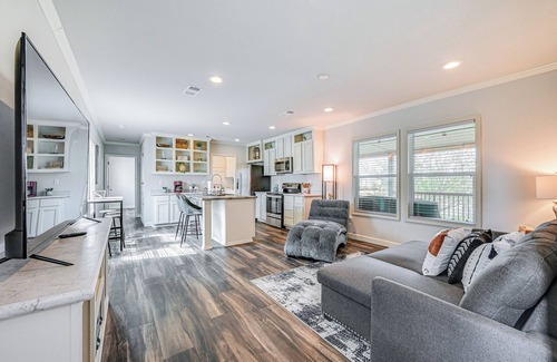 Broken Bow Cottage | Lovely Broken Bow Cottage w/Hot Tub & Fire Pit!