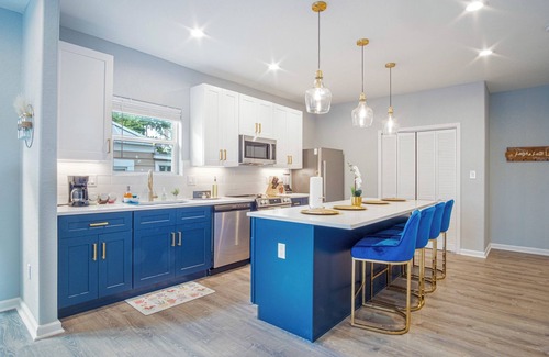 Historic Garderns House | Lovely & Charming 4BR/2.5BA Near Downtown's Prime