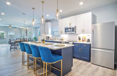 Historic Garderns House | Lovely & Charming 4BR/2.5BA Near Downtown's Prime