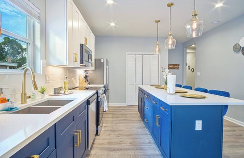 Historic Garderns House | Lovely & Charming 4BR/2.5BA Near Downtown's Prime