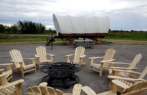 South Oklahoma City House | Lovely Conestoga-Style Covered Wagon for Glorious Glamping on Farm in Oklahoma