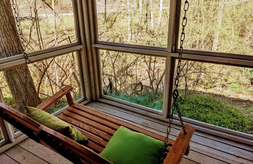 Maryville House | Lovely Cottage w/screened porch overlooking a creek & minutes from the Dragon!