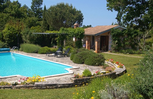 Baderna Cottage | Lovely cottage with large pool in gorgeous, landscaped garden