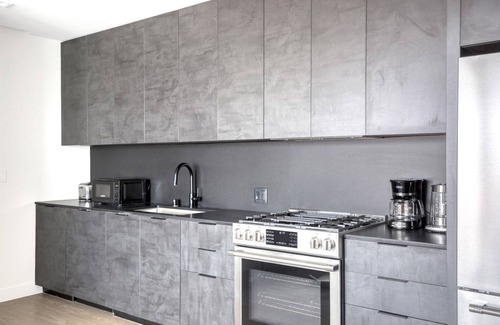 Palms Apartment | Lovely Culver City 2BR w/Roof, walkable neighborhood, by Blueground