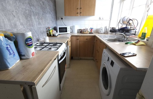 Edgware Apartment | Lovely Double Room in front of Edgware Station