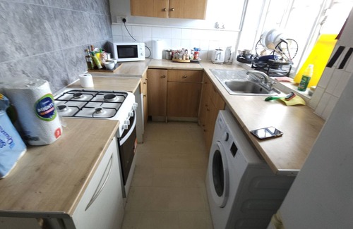 Edgware Apartment | Lovely Double Room in front of Edgware Station