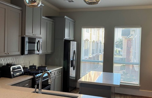 South Central Houston Condo | Lovely Downtown 4 story condo