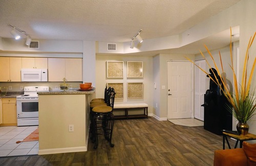 Miramar Apartment | Lovely Elegant 2 Bed 2 Bath in Miramar
