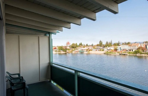 East End Apartment | Lovely Escape! 3 Units with Pool and Jacuzzi! Free Breakfast, Free Parking