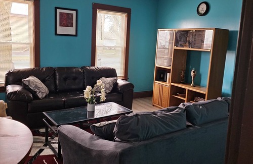 South Chicago Heights Apartment | Lovely family and pet friendly apartment in South Chicago Heights