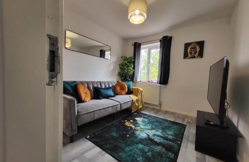 Banbury Apartment | Lovely Flat - Ideal location for Contractors, Relocators, Business, Free Parking